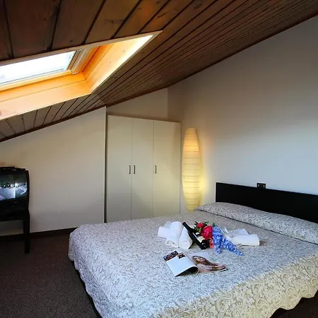 Sleeps 12