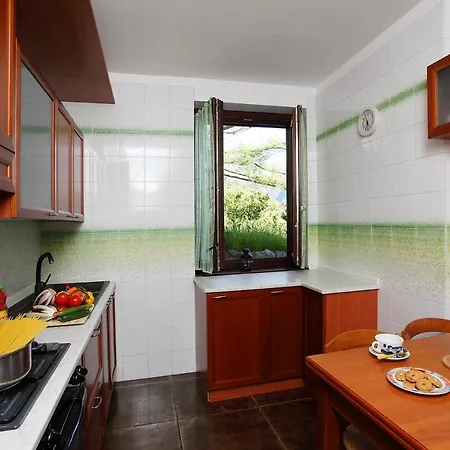 Sleeps 12