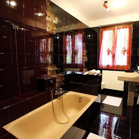 Sleeps 12 公寓 Regoledo