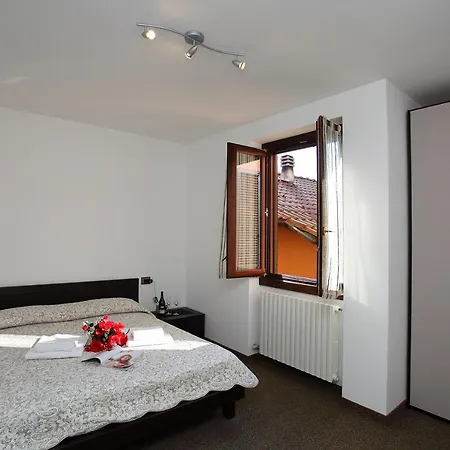 Sleeps 12 公寓 Regoledo